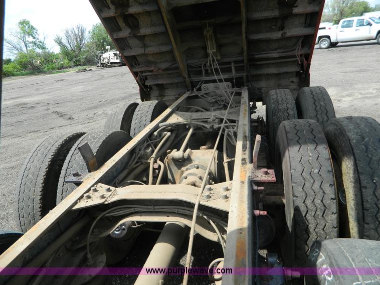 image for item K8072 2003 Mack CV713 dump truck