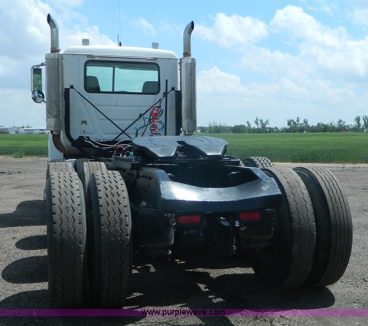 image for item K8073 2004 Mack CH613 semi truck