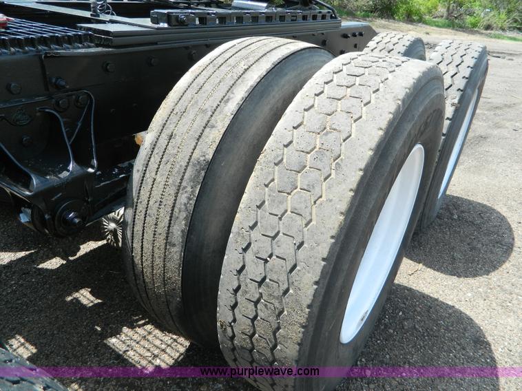 image for item K8073 2004 Mack CH613 semi truck