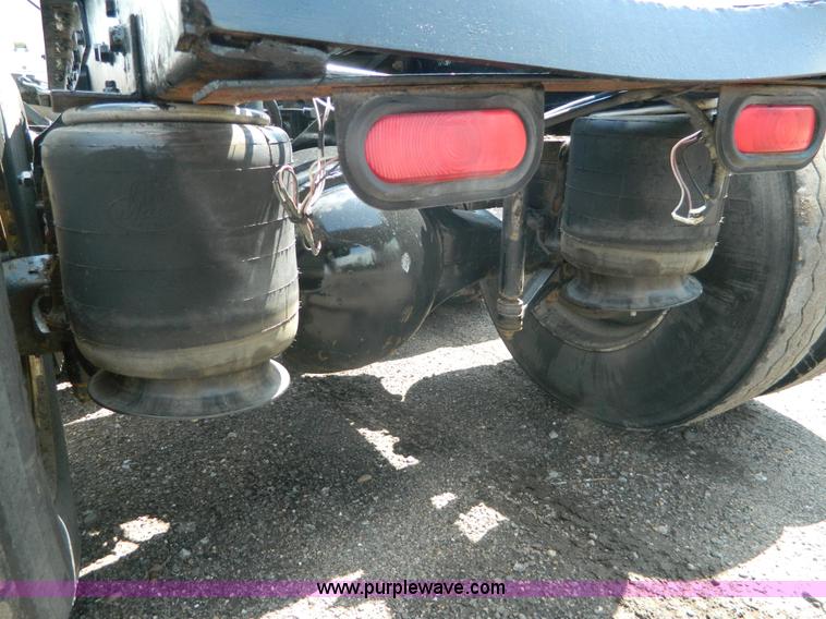 image for item K8073 2004 Mack CH613 semi truck