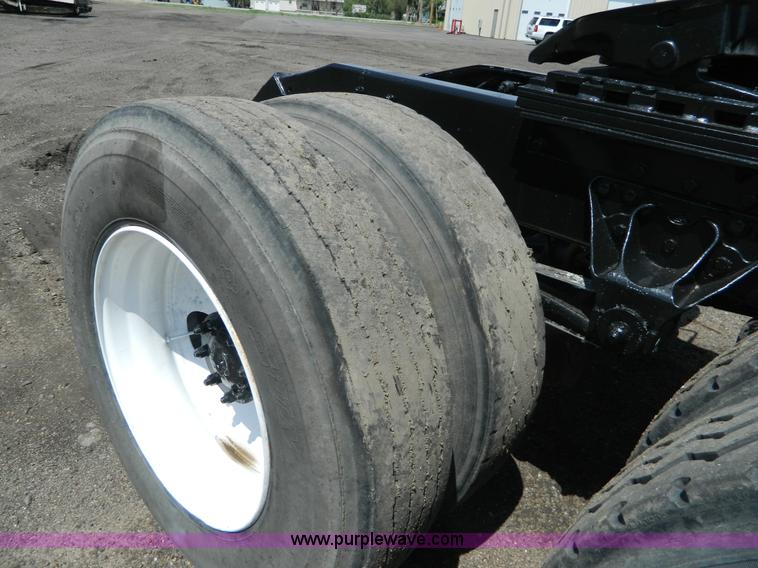 image for item K8073 2004 Mack CH613 semi truck