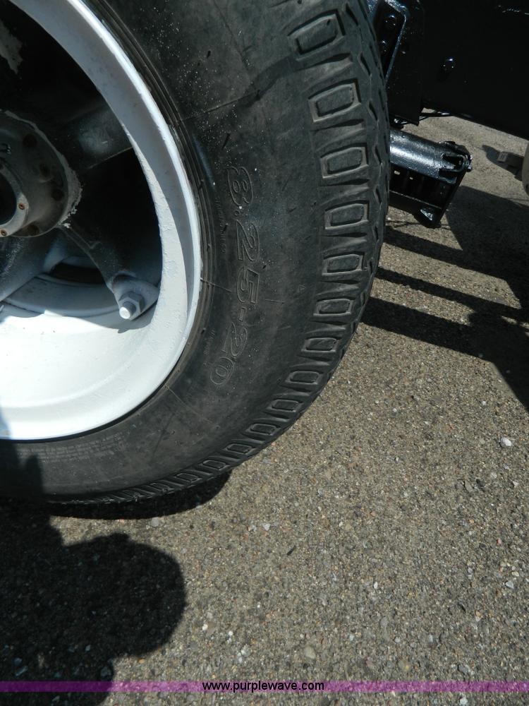 image for item K8073 2004 Mack CH613 semi truck