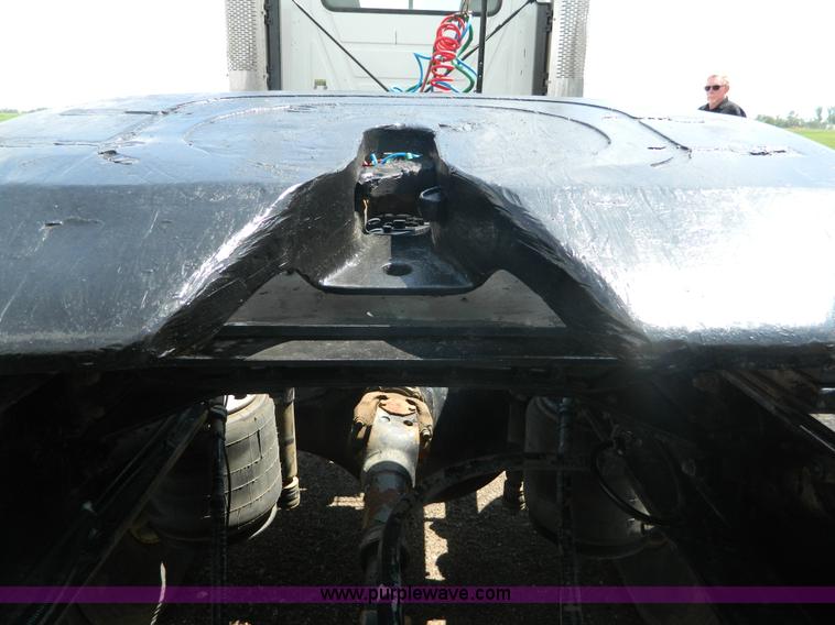 image for item K8073 2004 Mack CH613 semi truck