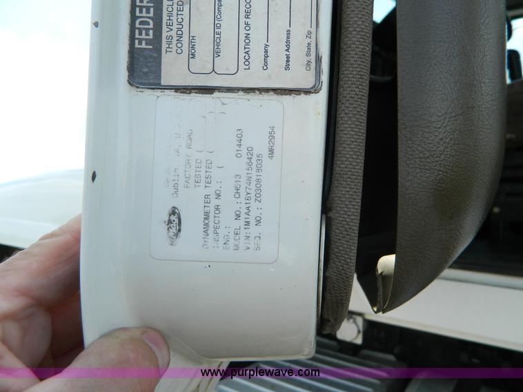 image for item K8073 2004 Mack CH613 semi truck