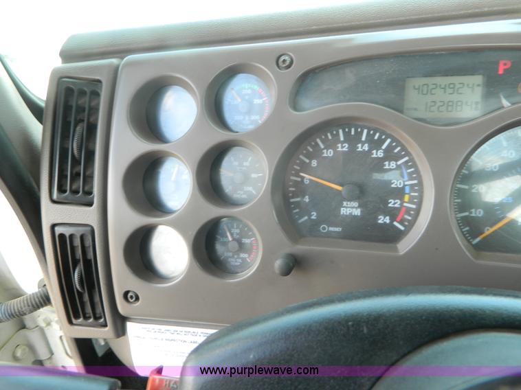 image for item K8073 2004 Mack CH613 semi truck