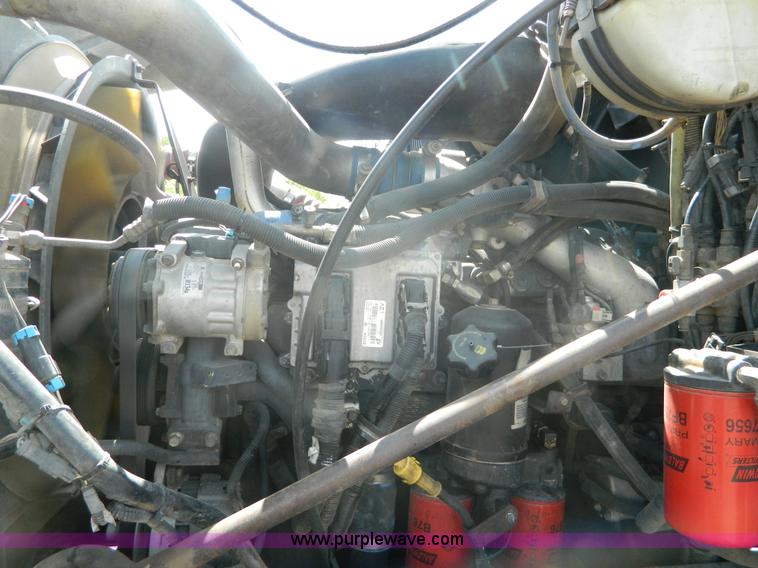 image for item K8073 2004 Mack CH613 semi truck