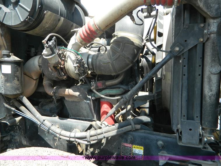 image for item K8073 2004 Mack CH613 semi truck