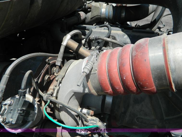 image for item K8073 2004 Mack CH613 semi truck