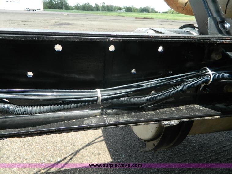 image for item K8073 2004 Mack CH613 semi truck