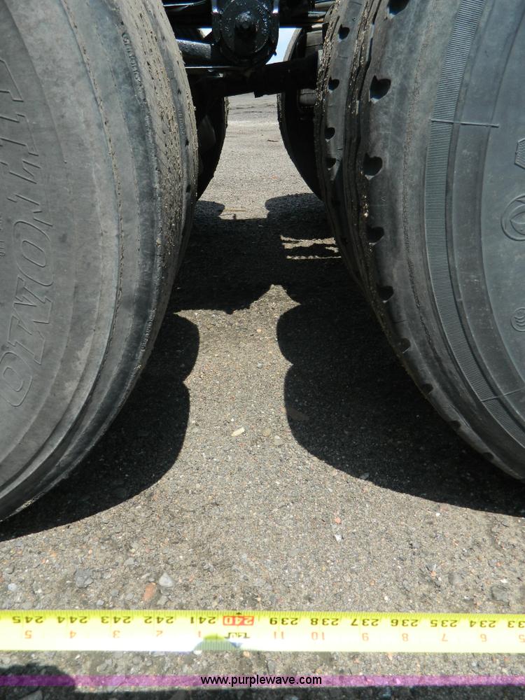 image for item K8073 2004 Mack CH613 semi truck