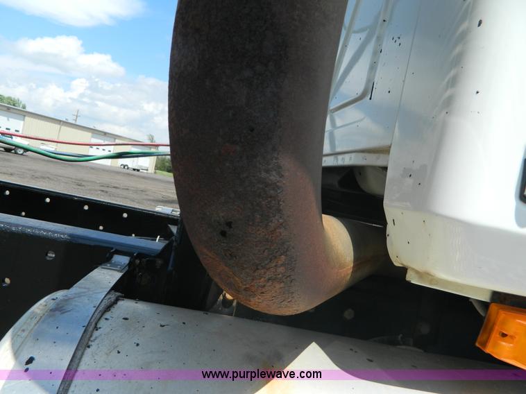 image for item K8073 2004 Mack CH613 semi truck