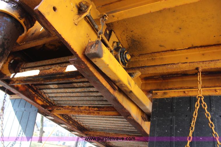 image for item K8763 1999 Freightliner FL80 dump truck