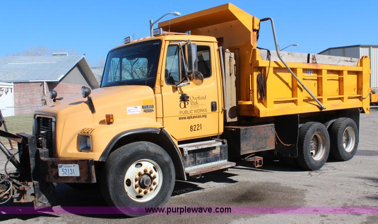image for item K8764 1999 Freightliner FL80 dump truck
