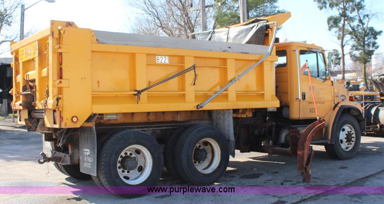 image for item K8764 1999 Freightliner FL80 dump truck