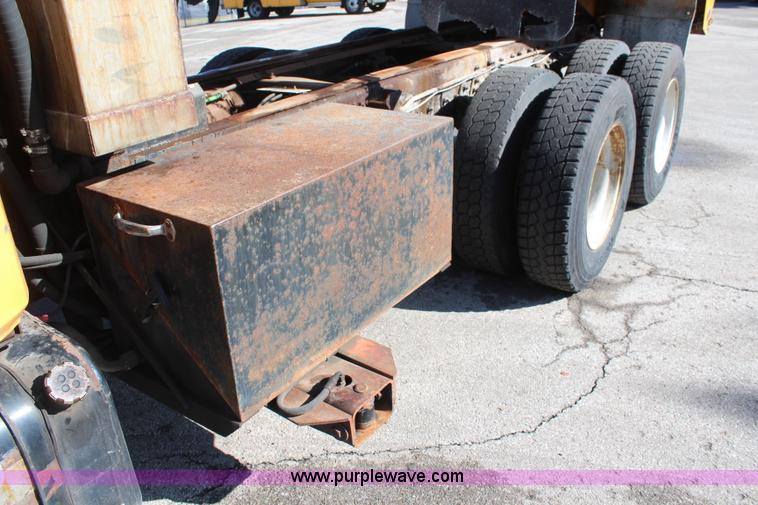 image for item K8764 1999 Freightliner FL80 dump truck