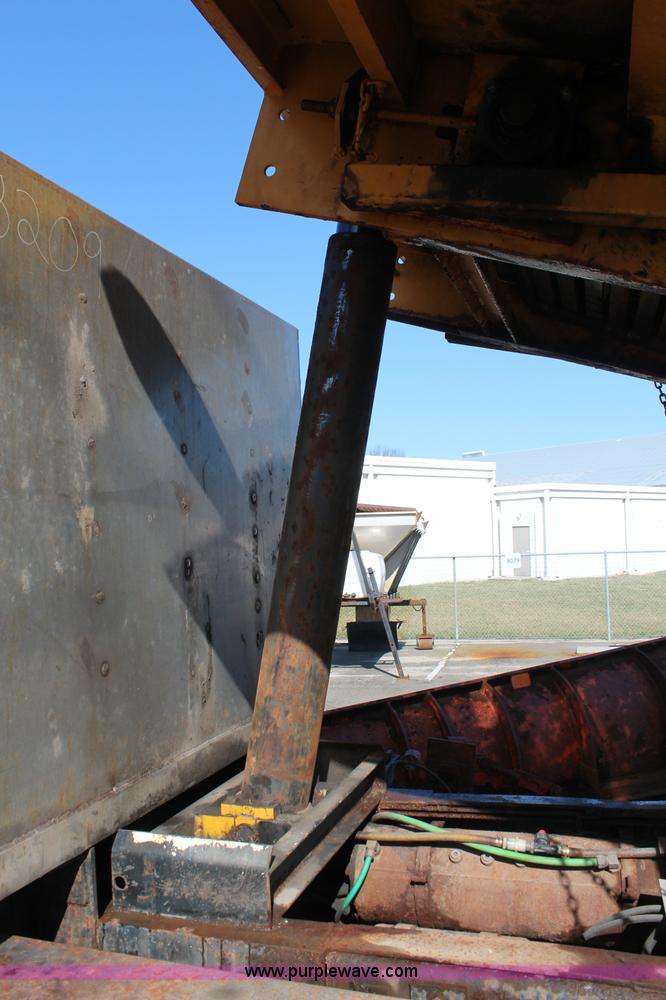 image for item K8764 1999 Freightliner FL80 dump truck