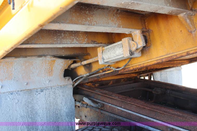 image for item K8764 1999 Freightliner FL80 dump truck