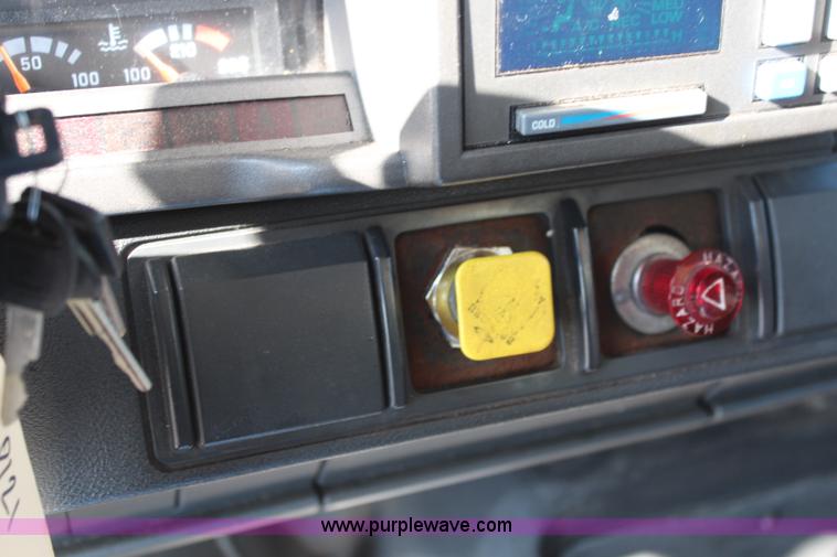 image for item K8765 1999 GMC C8500 dump truck