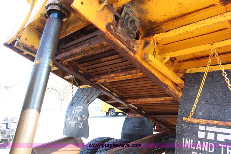 image for item K8765 1999 GMC C8500 dump truck