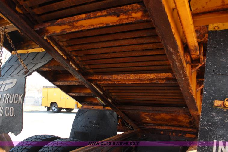 image for item K8765 1999 GMC C8500 dump truck