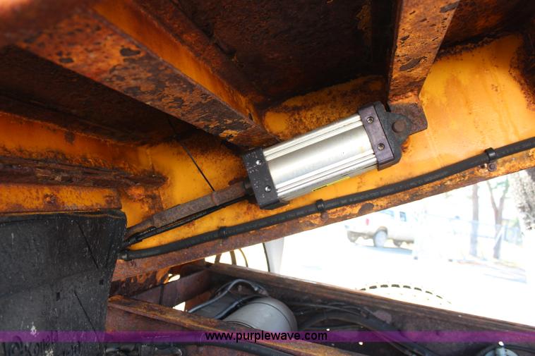 image for item K8765 1999 GMC C8500 dump truck