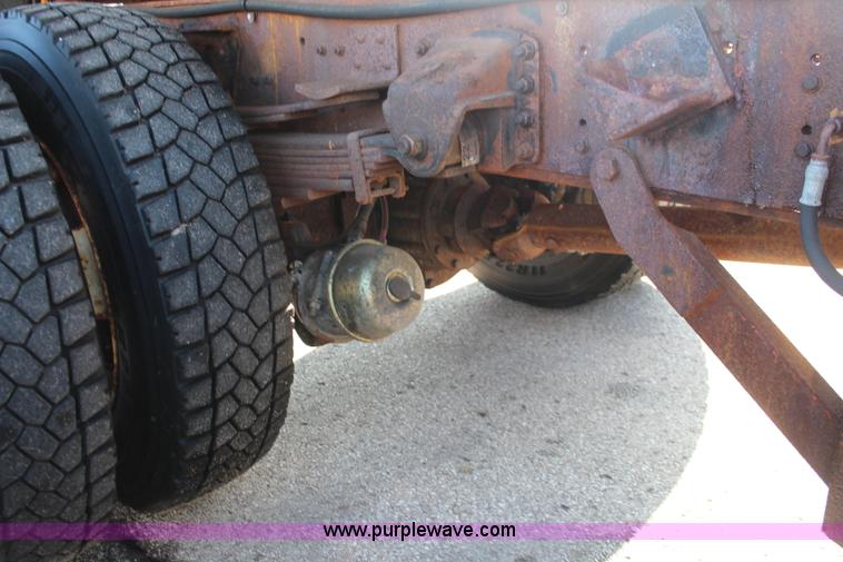 image for item K8765 1999 GMC C8500 dump truck