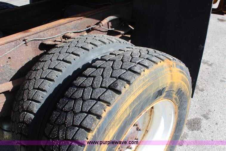 image for item K8765 1999 GMC C8500 dump truck