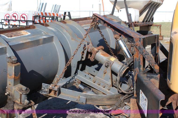 image for item K8765 1999 GMC C8500 dump truck