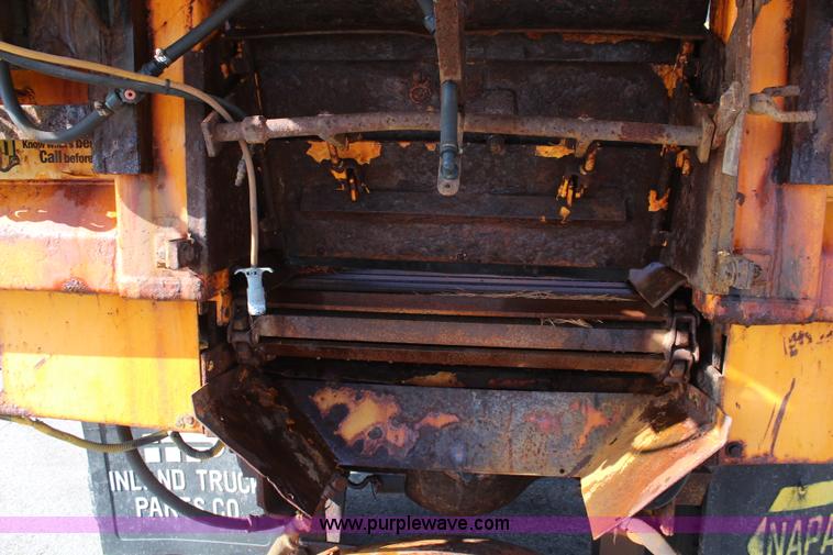 image for item K8765 1999 GMC C8500 dump truck