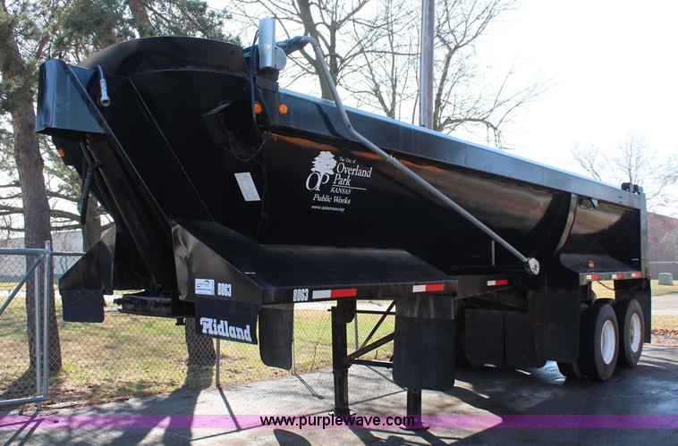 image for item K8766 1997 Midland barrel bed end dump trailer