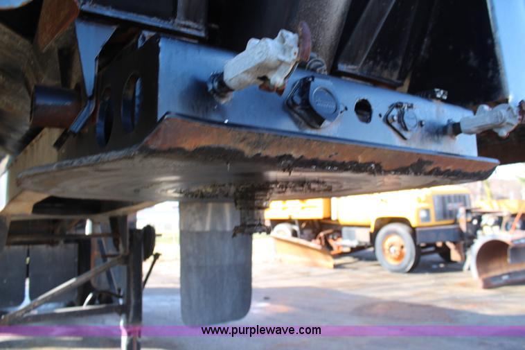 image for item K8766 1997 Midland barrel bed end dump trailer