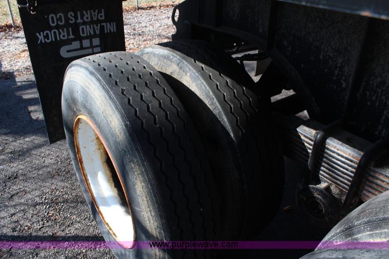 image for item K8766 1997 Midland barrel bed end dump trailer