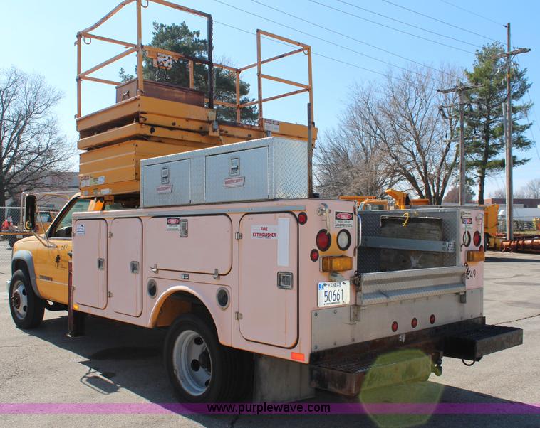 image for item K8767 1998 GMC Sierra 3500HD utility truck with scissor lift