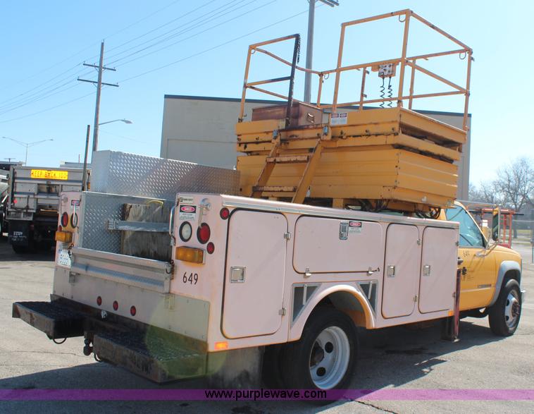 image for item K8767 1998 GMC Sierra 3500HD utility truck with scissor lift