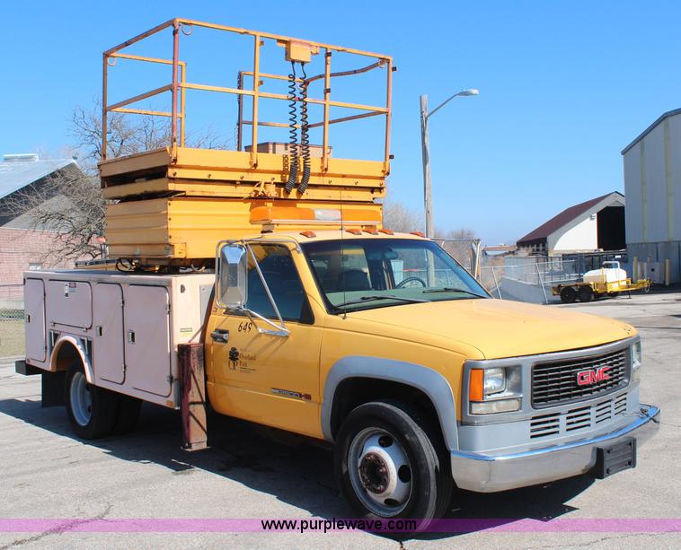 image for item K8767 1998 GMC Sierra 3500HD utility truck with scissor lift