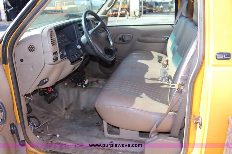 image for item K8767 1998 GMC Sierra 3500HD utility truck with scissor lift