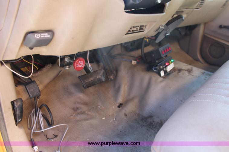 image for item K8767 1998 GMC Sierra 3500HD utility truck with scissor lift