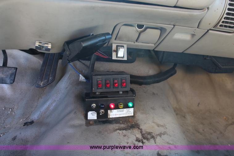 image for item K8767 1998 GMC Sierra 3500HD utility truck with scissor lift