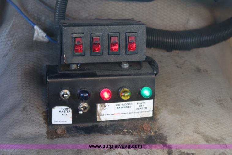 image for item K8767 1998 GMC Sierra 3500HD utility truck with scissor lift