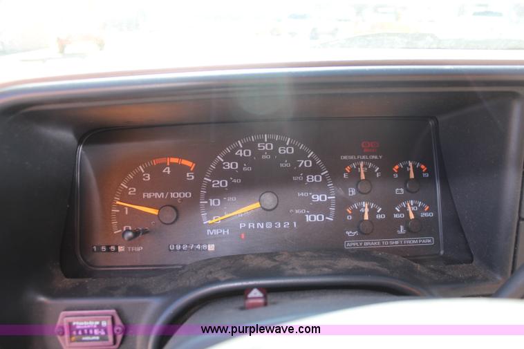 image for item K8767 1998 GMC Sierra 3500HD utility truck with scissor lift