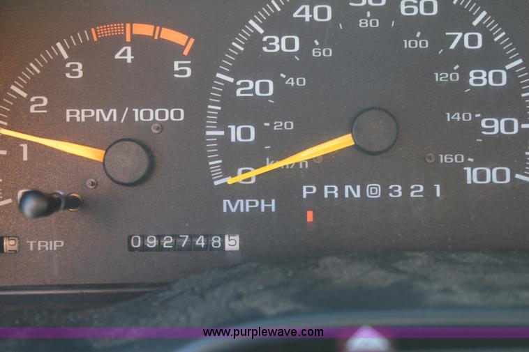 image for item K8767 1998 GMC Sierra 3500HD utility truck with scissor lift