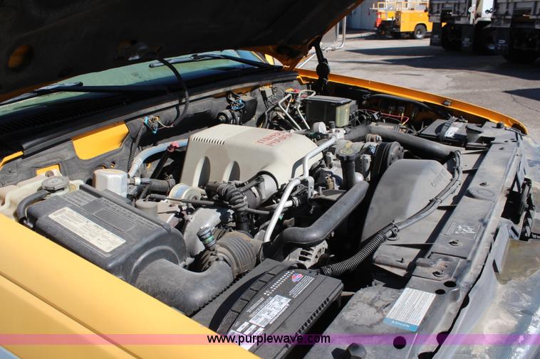 image for item K8767 1998 GMC Sierra 3500HD utility truck with scissor lift