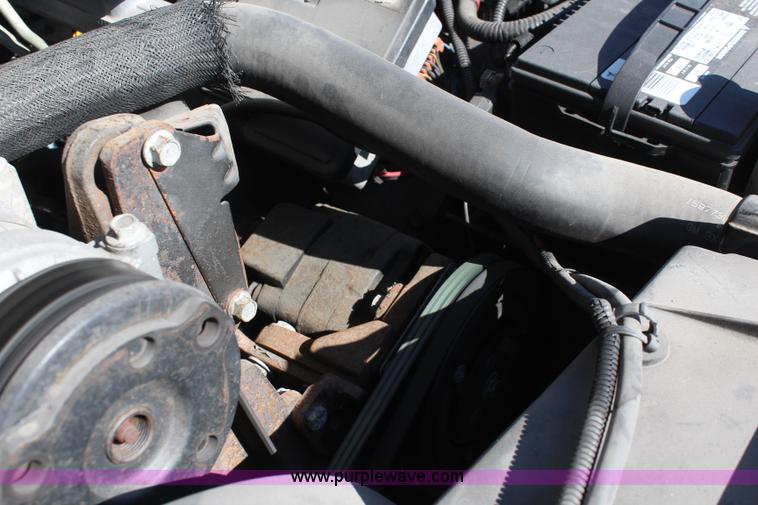 image for item K8767 1998 GMC Sierra 3500HD utility truck with scissor lift