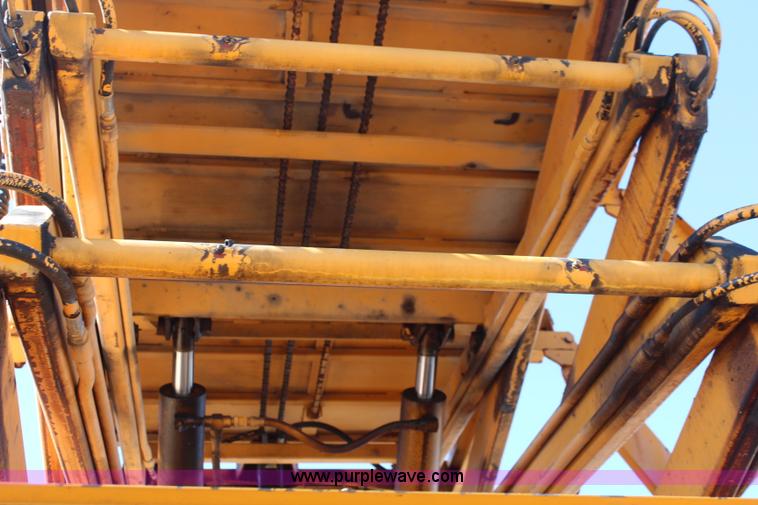 image for item K8767 1998 GMC Sierra 3500HD utility truck with scissor lift