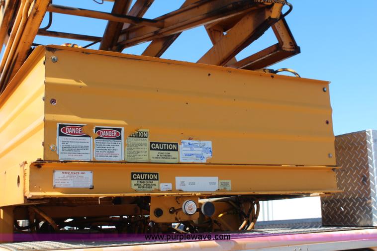 image for item K8767 1998 GMC Sierra 3500HD utility truck with scissor lift