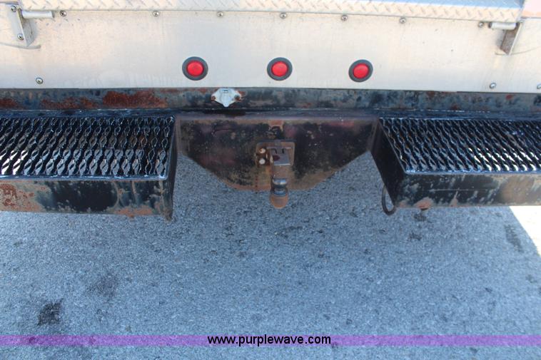 image for item K8767 1998 GMC Sierra 3500HD utility truck with scissor lift