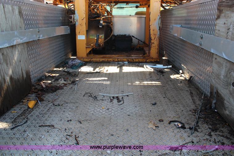 image for item K8767 1998 GMC Sierra 3500HD utility truck with scissor lift