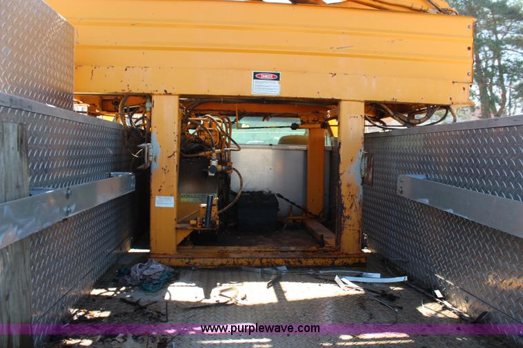 image for item K8767 1998 GMC Sierra 3500HD utility truck with scissor lift