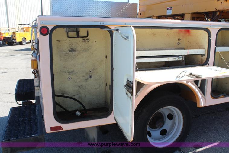 image for item K8767 1998 GMC Sierra 3500HD utility truck with scissor lift