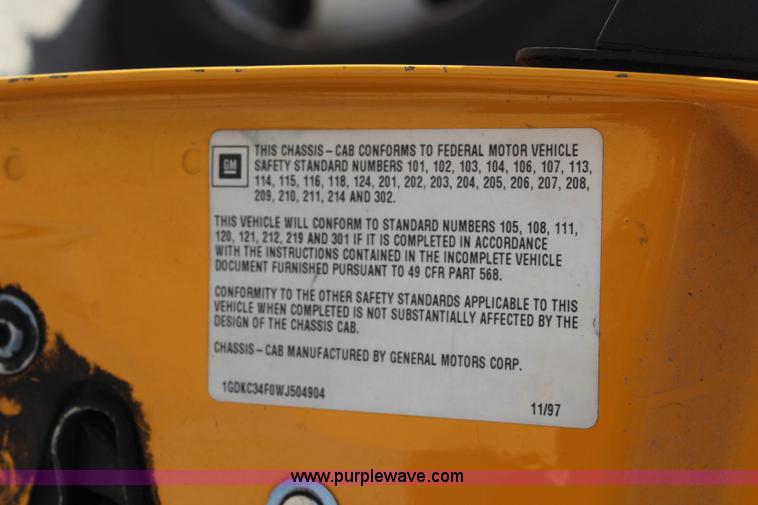 image for item K8767 1998 GMC Sierra 3500HD utility truck with scissor lift